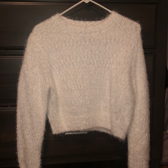 white sweater - Picture 1 of 4